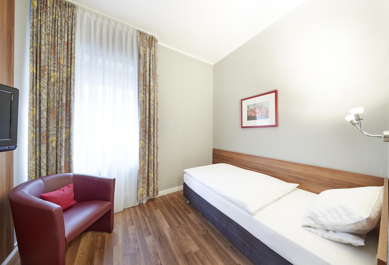 Hotel Bremer Tor Stuhr Eksteriør billede